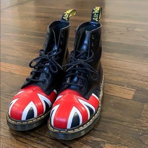 Dr Martens 1460 Union Jack Black Smooth
Size 10